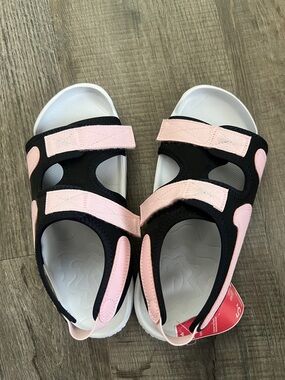 NWT Nike Pink and Black Adjustable Sport Sandals